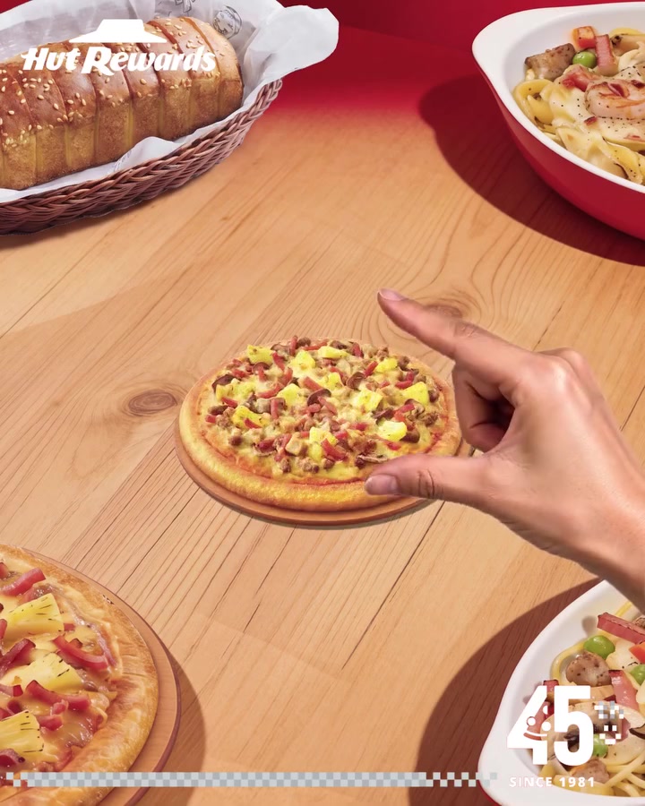 Earn 1 point per HK$5 spent; redeem 150–240 points for free pizza or other items.
