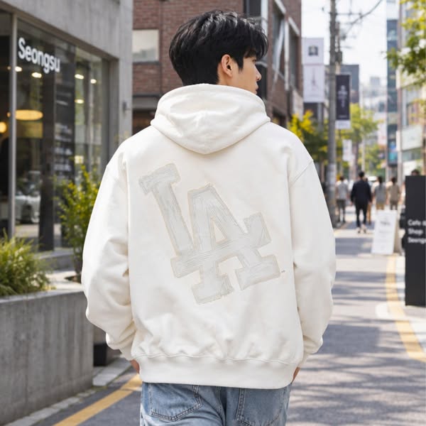 Extra 5% off selected FW26 streetwear hoodies online during early bird period.