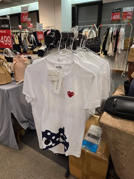 名牌服飾及配飾特賣會低至七折；BIBA女裝低至三折，買2件額外9折、買3件額外8折、買4件額外7折。