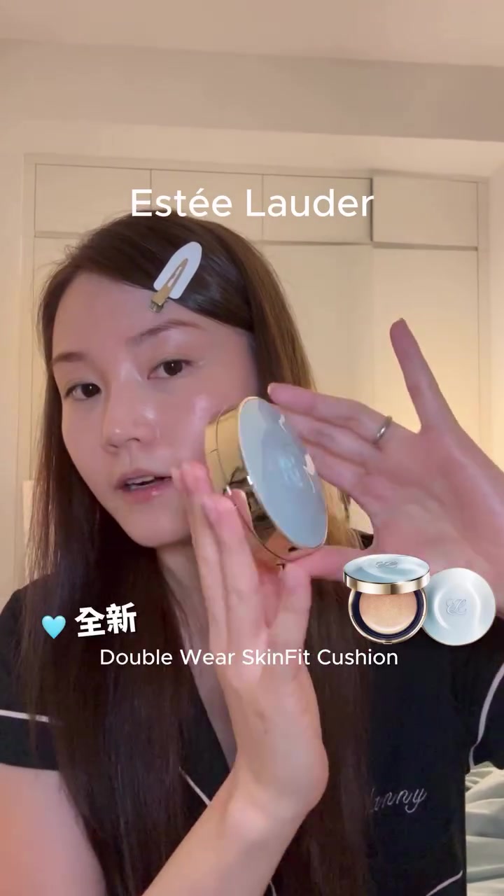 estee lauder — Free HK$656 gift set with purchase of selected base makeup products before August 31.
