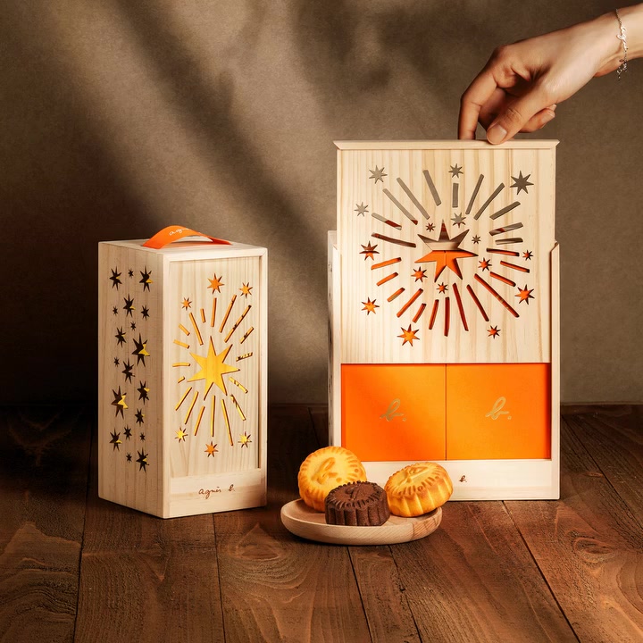 agnes b — 25% off mooncake gift boxes during Mid-Autumn early bird promotion until August 9.