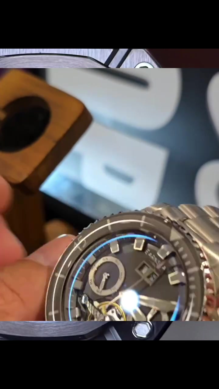 EARNSHAW mechanical watch available at special price HK$1880.
