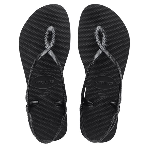 All flip-flops and sandals HK$77 off; buy 2 get extra 10% off, buy 3+ get 20% off.