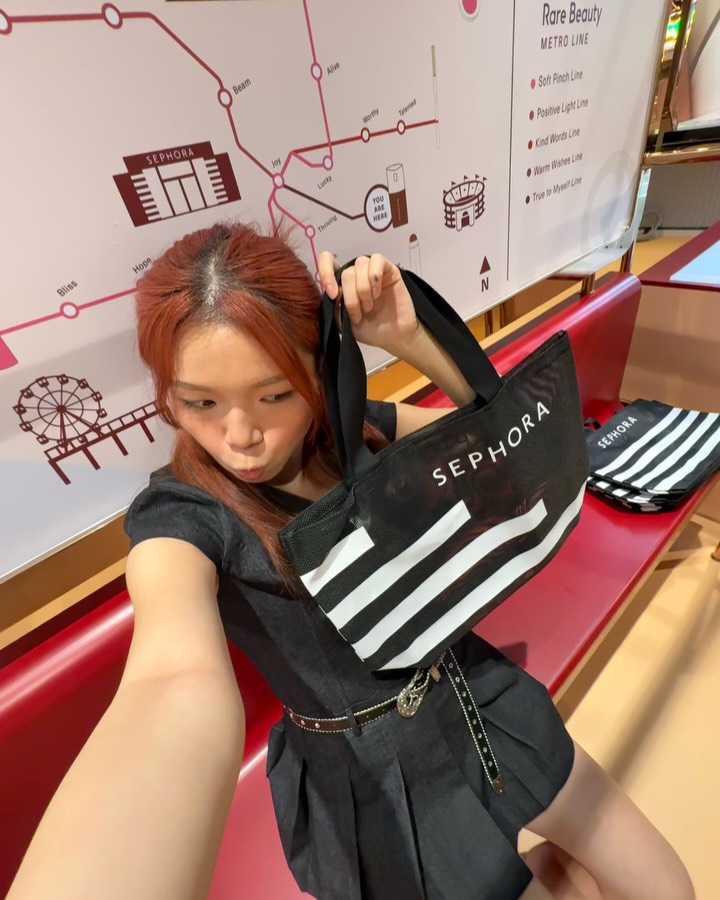 sephora — Limited-time pop-up store with tiered gift offers on purchases from HK$330+, plus 20% off selected blush shades.