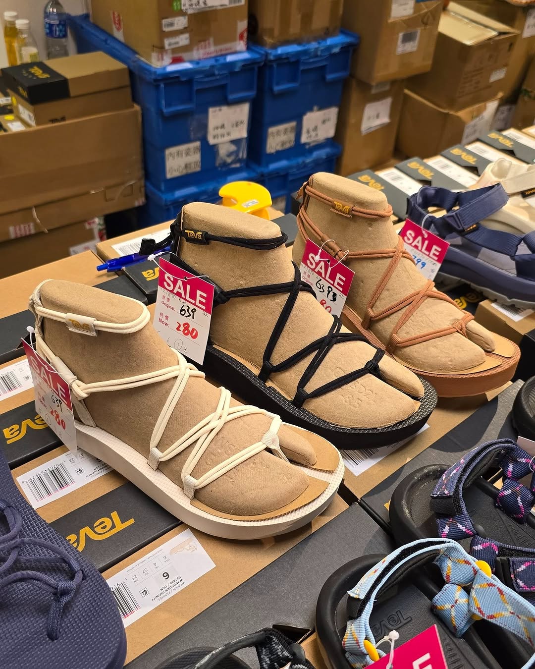 Harbour City Bazaar — Spend HK$500 on Crocs, Teva, or Rockport shoes to get HK$50 off. Plus earn rewards stamps for HK$100 spent.