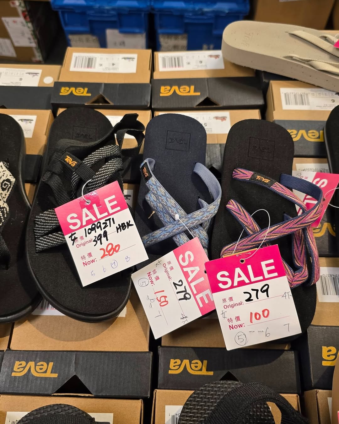 Harbour City Bazaar — Spend HK$500 on Crocs, Teva, or Rockport shoes to get HK$50 off. Plus earn rewards stamps for HK$100 spent.
