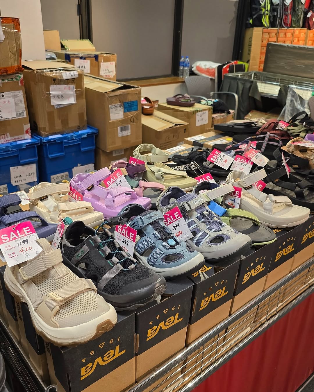 Harbour City Bazaar — Spend HK$500 on Crocs, Teva, or Rockport shoes to get HK$50 off. Plus earn rewards stamps for HK$100 spent.