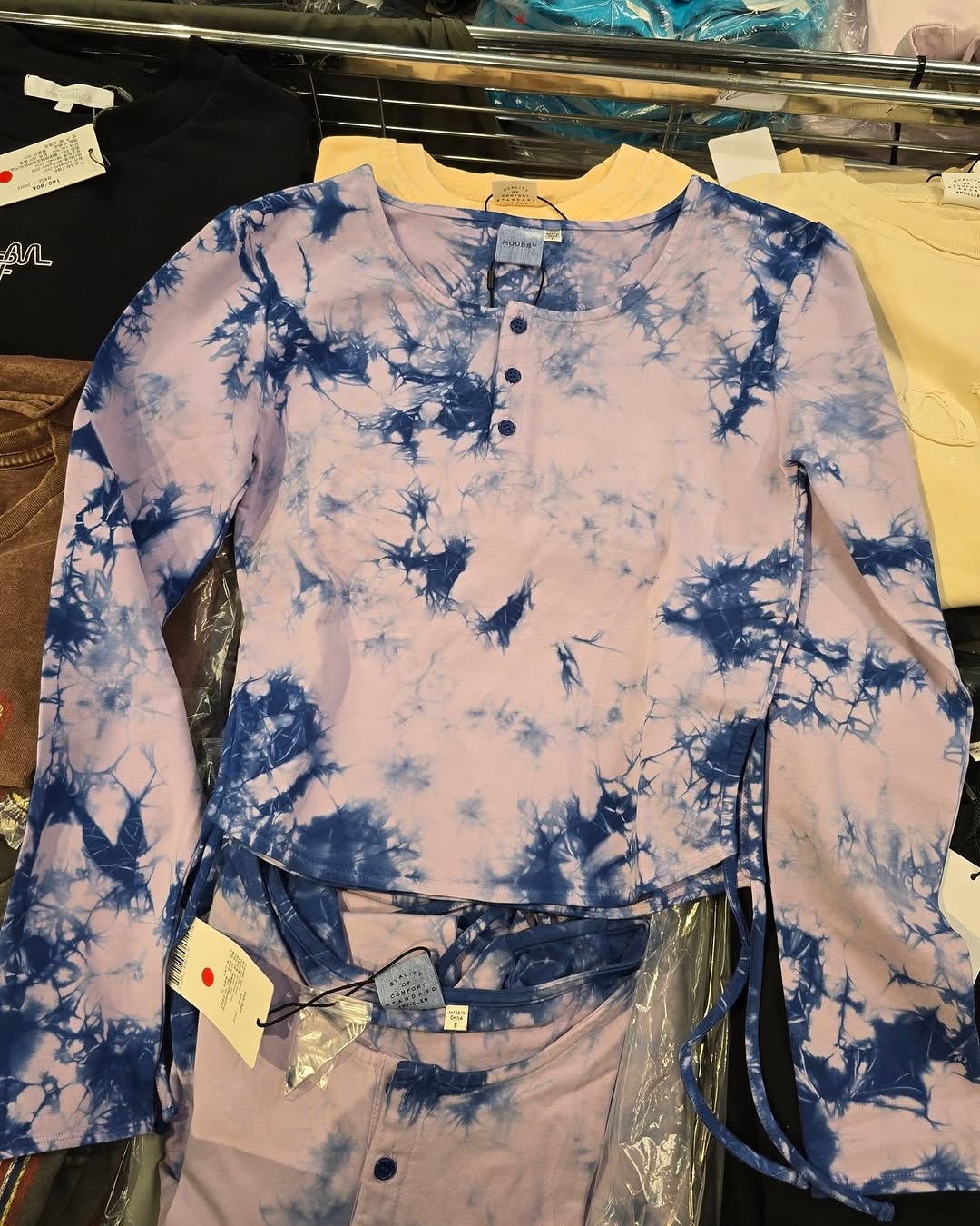 Harbour City Bazaar — Buy 1 item at 60% off, buy 3 items at 80% off. Selected items from Japanese fashion brand MOUSSY as low as HK$100.
