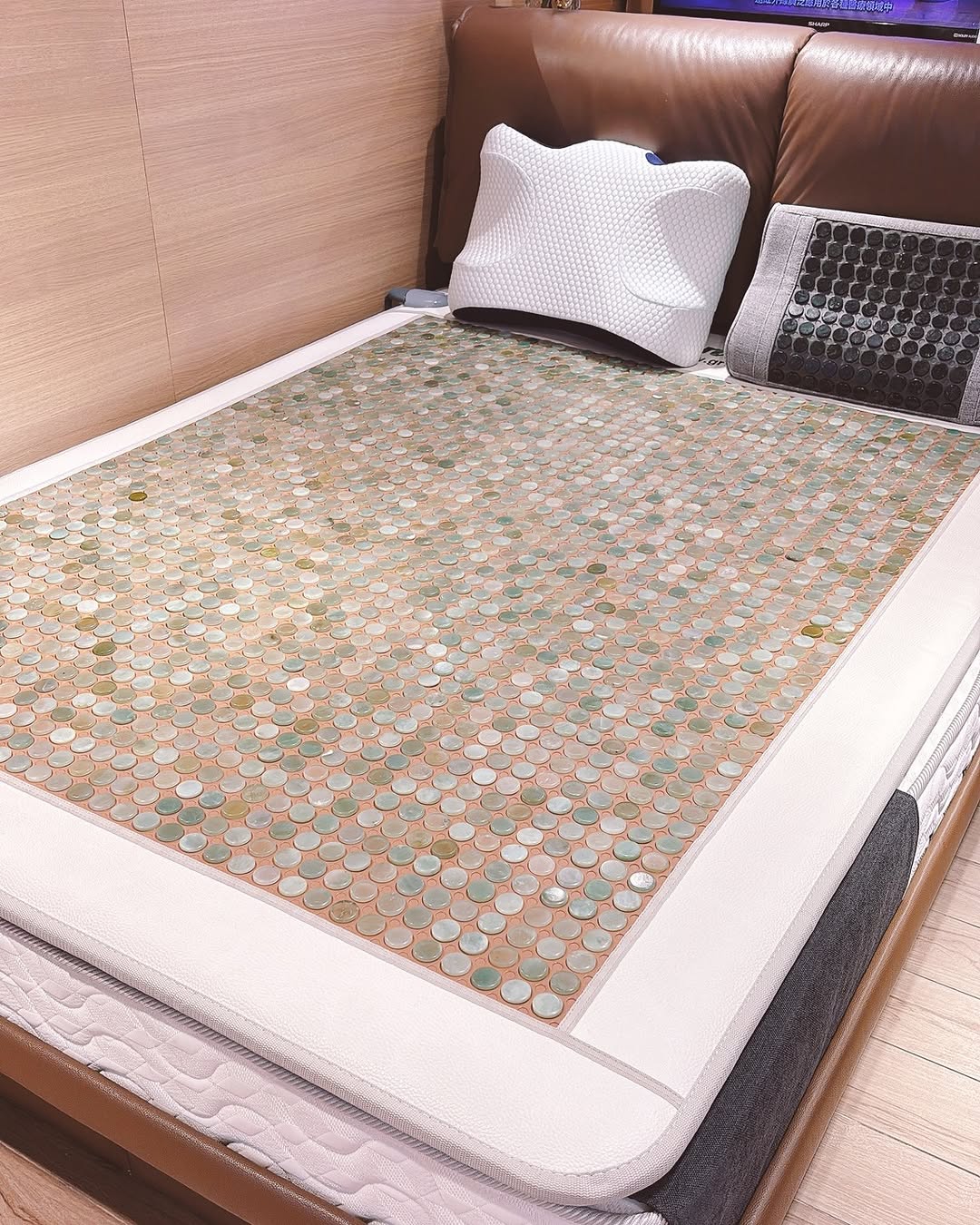 Yue Hwa: Jade bedding discounted from HK$25,000-49,000 to HK$18,750-36,750…