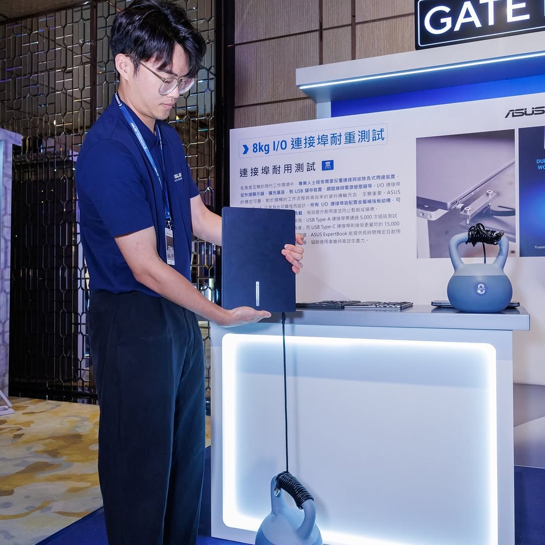 CSL — Purchase ASUS ExpertBook Ultra and receive free ASUS ZenWifi BD4 (HK$1,099) and Now TV 2026 Football Pass (HK$980). Existing customers get 18% off.