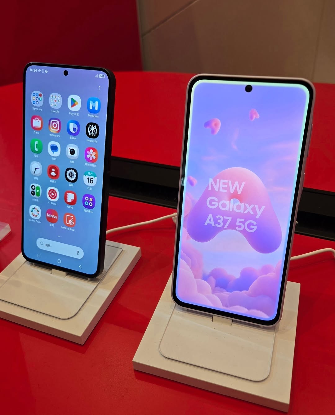 smartone — Visit SmarTone pop-up store at Mikiki to experience AI phones, accessories, and receive exclusive venue gifts while stocks last.