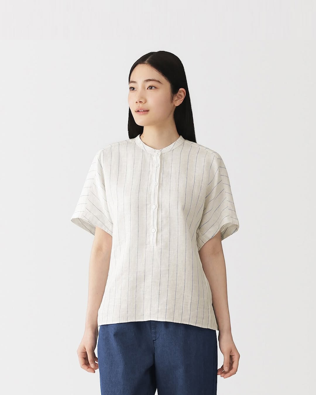 麻質服飾系列以優惠價發售，數量有限，售完即止。