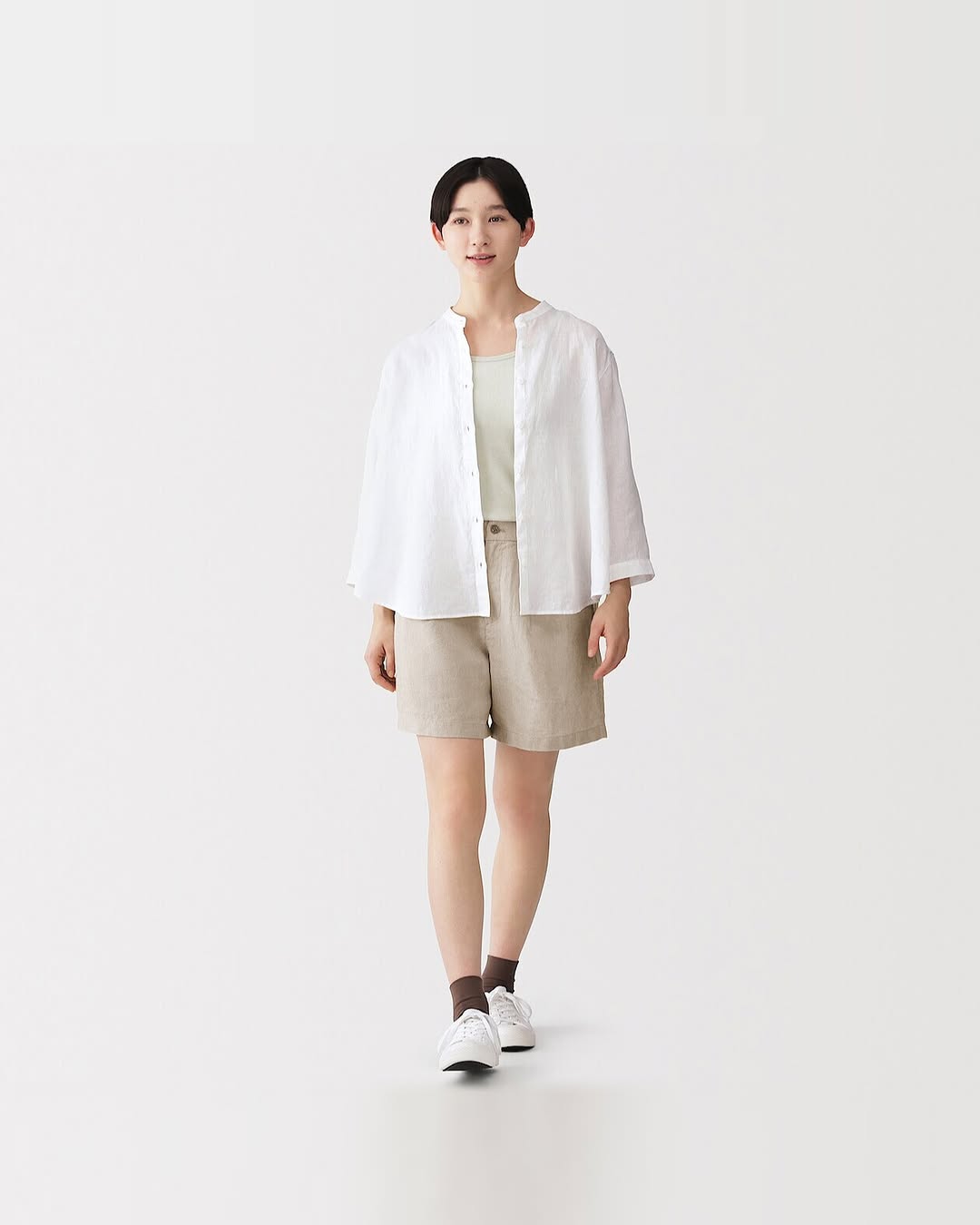 麻質服飾系列以優惠價發售，數量有限，售完即止。