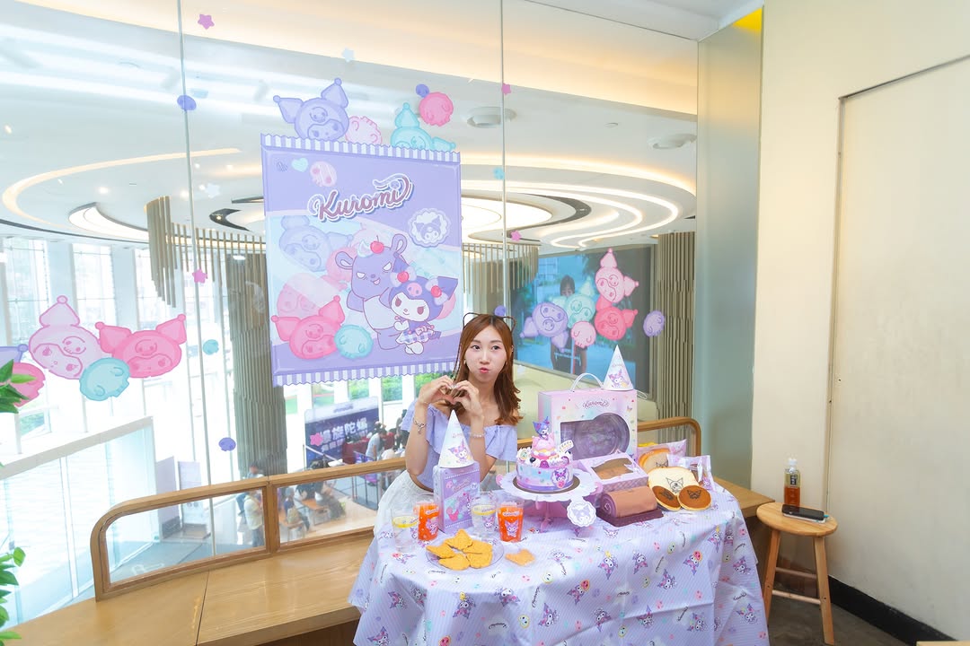 maxim's cake — Buy a Kuromi cake and add HK$118 to get a Kuromi party set with banner, placemat, party hat and utensils.