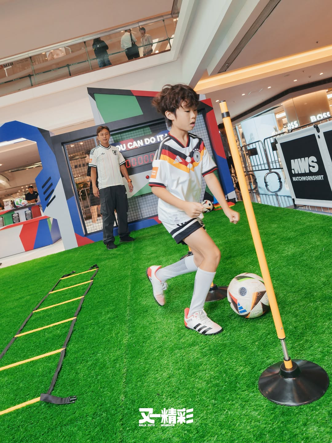 festival walk — My FESTIVAL members redeem 10 points for free entry to a youth football training camp with professional coaches.