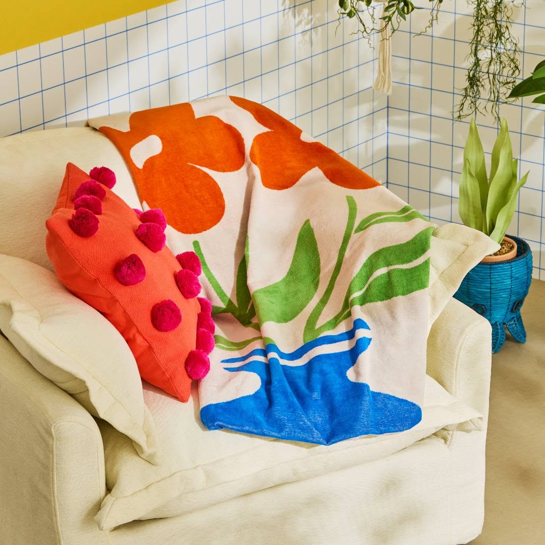 francfranc — Buy 3+ items from home textiles, stationery, desk storage, decor and selected furniture to get 20% off.