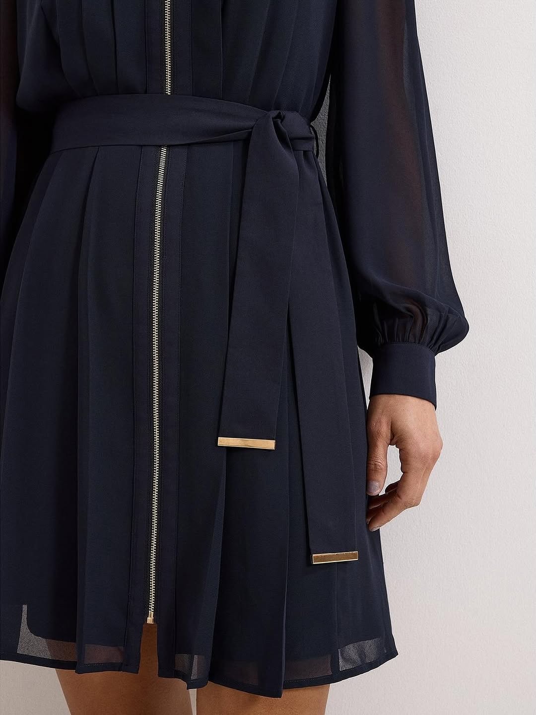 Phase Eight — Free Hong Kong shipping on orders over HKD$2000.