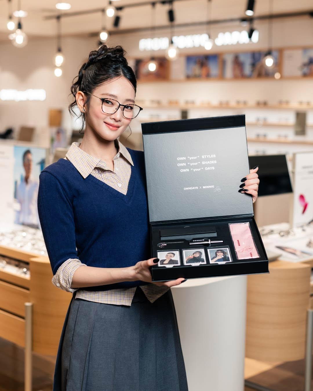 apm — Buy MINNIE's Picks frames or PhotoShade lenses, get free MINNIE limited card set. Spend HK$1,480+, get exclusive MINNIE gift box for HK$100.