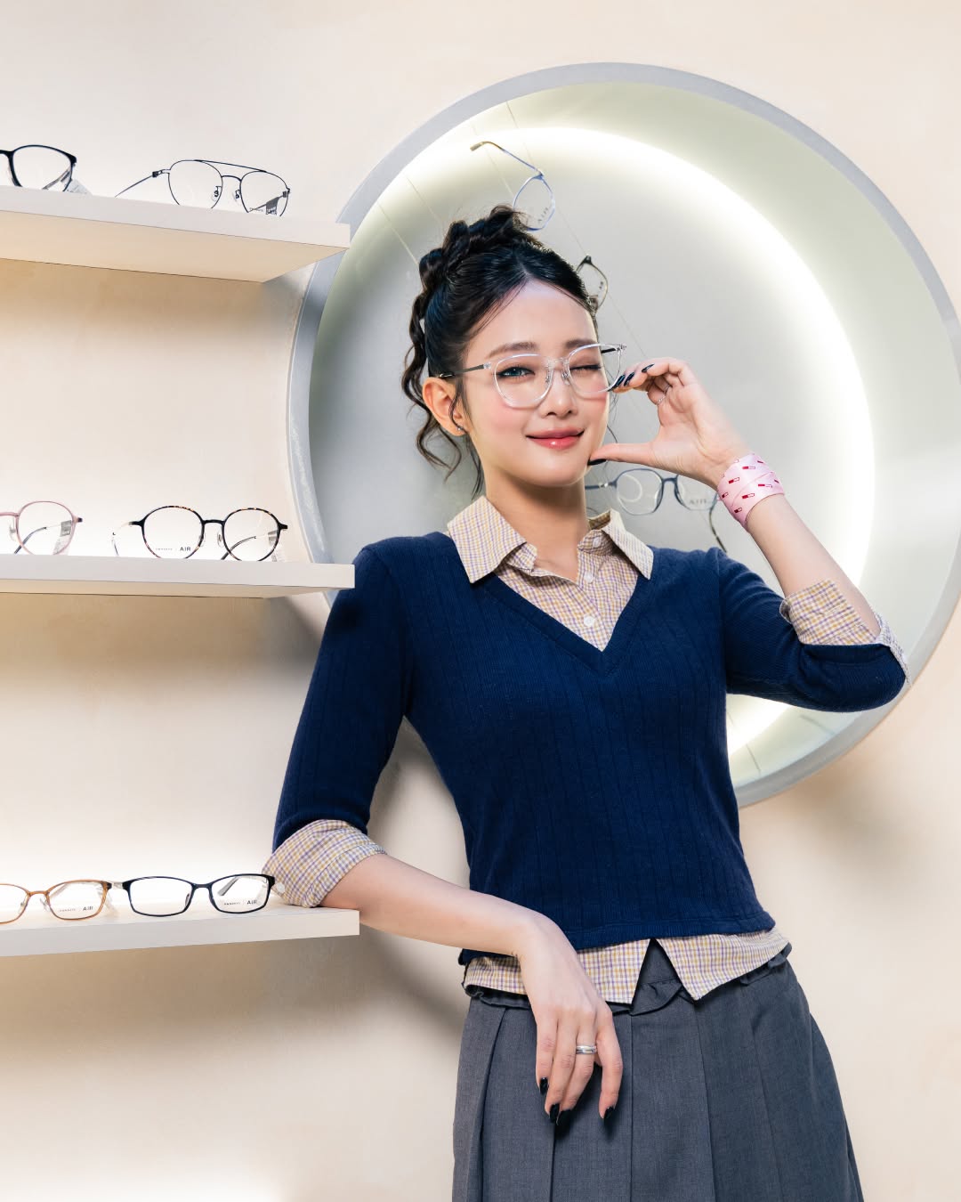apm — Buy MINNIE's Picks frames or PhotoShade lenses, get free MINNIE limited card set. Spend HK$1,480+, get exclusive MINNIE gift box for HK$100.