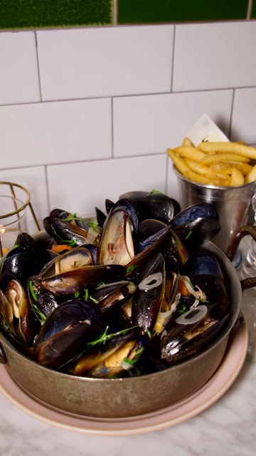 feather & bone — Unlimited mussels for 2 hours with choice of 2 sauces every Monday evening for HK$298 per person.