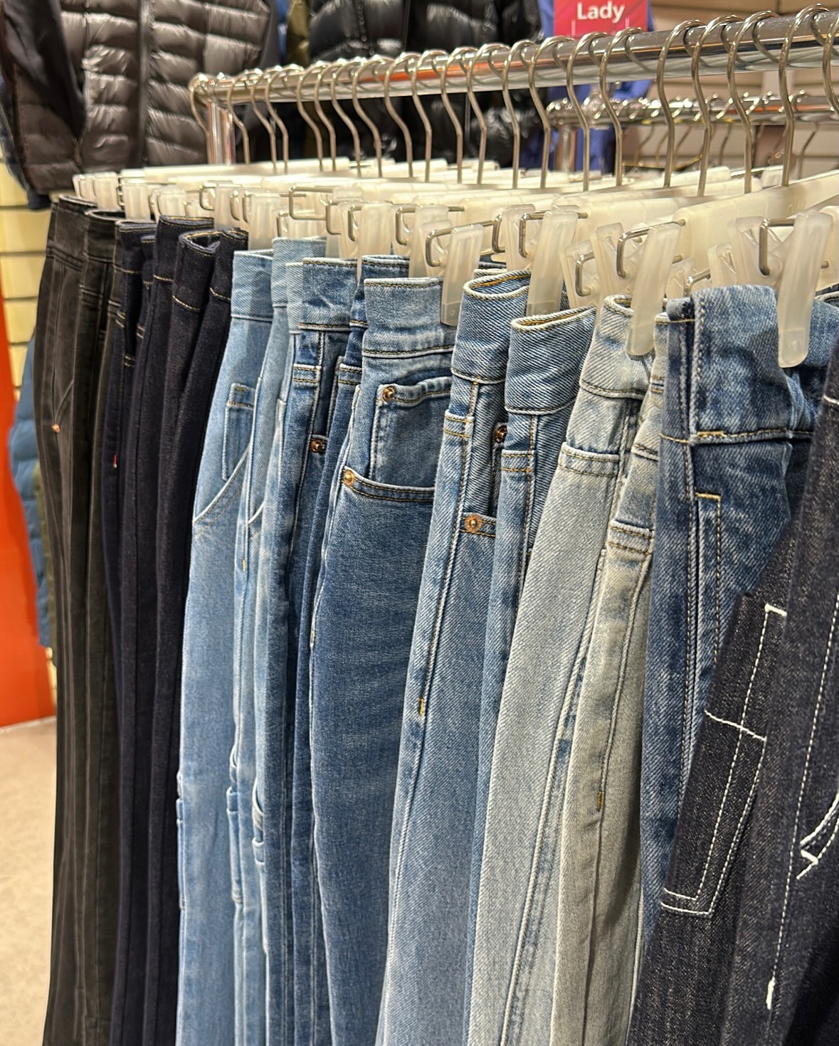 eikowada — 50% off storewide summer sale plus tiered spend rewards: HK$100 off at HK$1000+ and HK$300 off at HK$2500+.