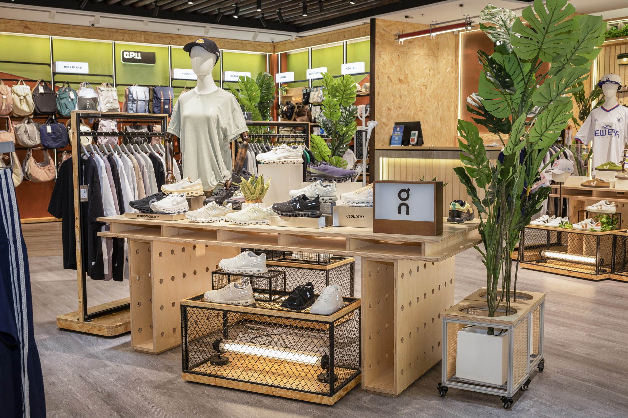 C.P.U. — Grand opening offers: double loyalty points for elite members, free charcoal shoe inserts with HK$688+ spend, free keychain with HK$500 Hellolulu purchase.
