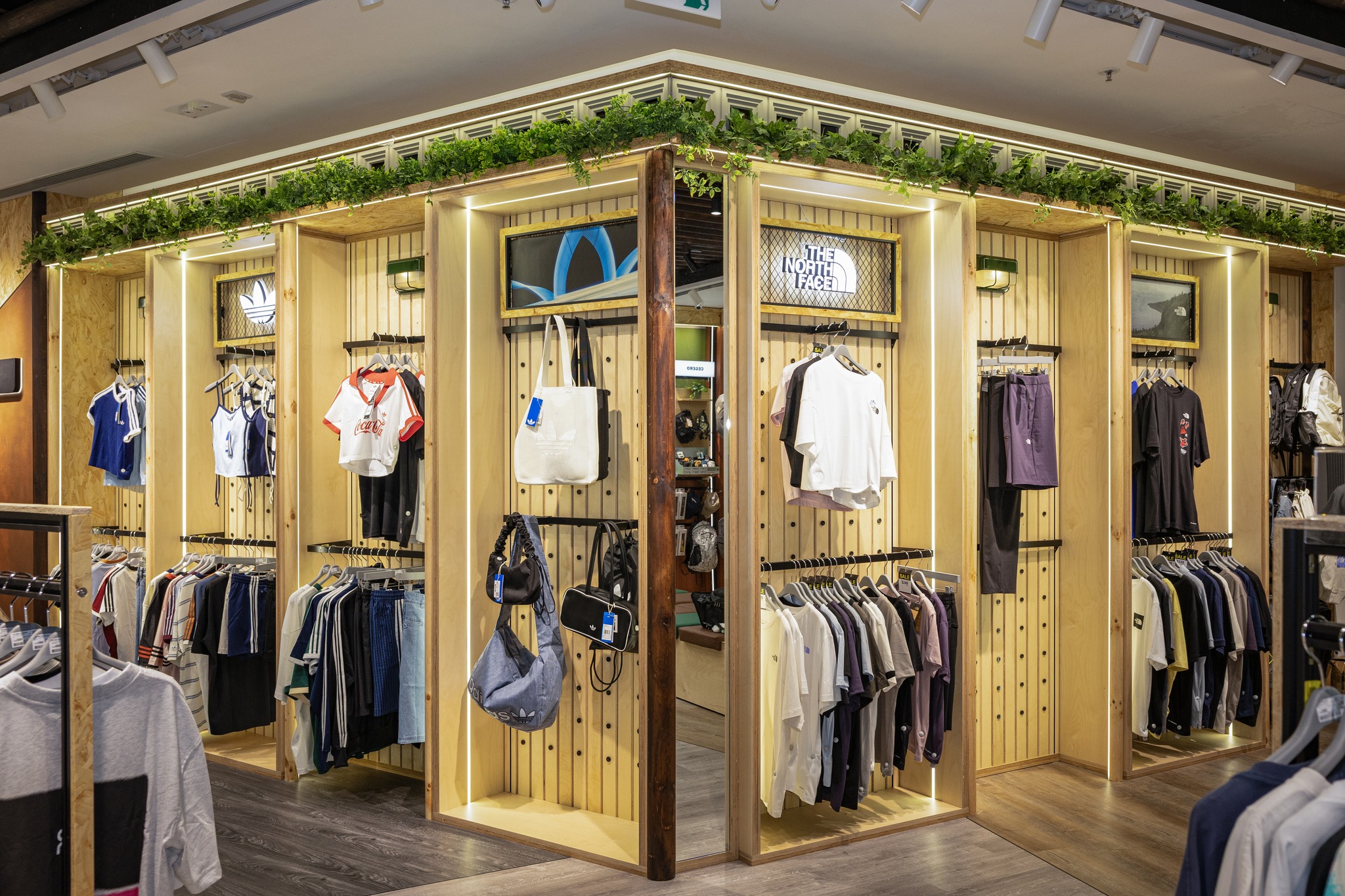 C.P.U. — Grand opening offers: double loyalty points for elite members, free charcoal shoe inserts with HK$688+ spend, free keychain with HK$500 Hellolulu purchase.