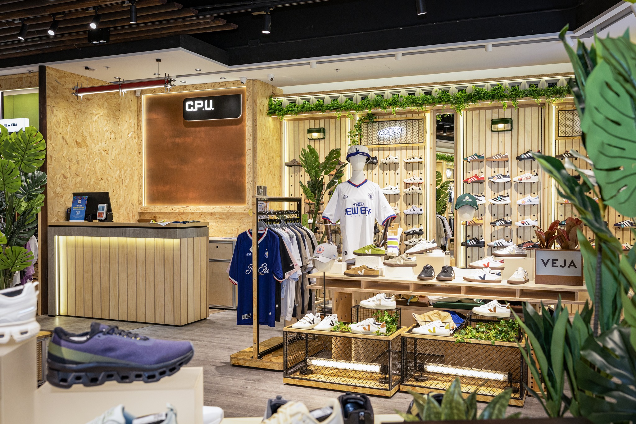 C.P.U. — Grand opening offers: double loyalty points for elite members, free charcoal shoe inserts with HK$688+ spend, free keychain with HK$500 Hellolulu purchase.