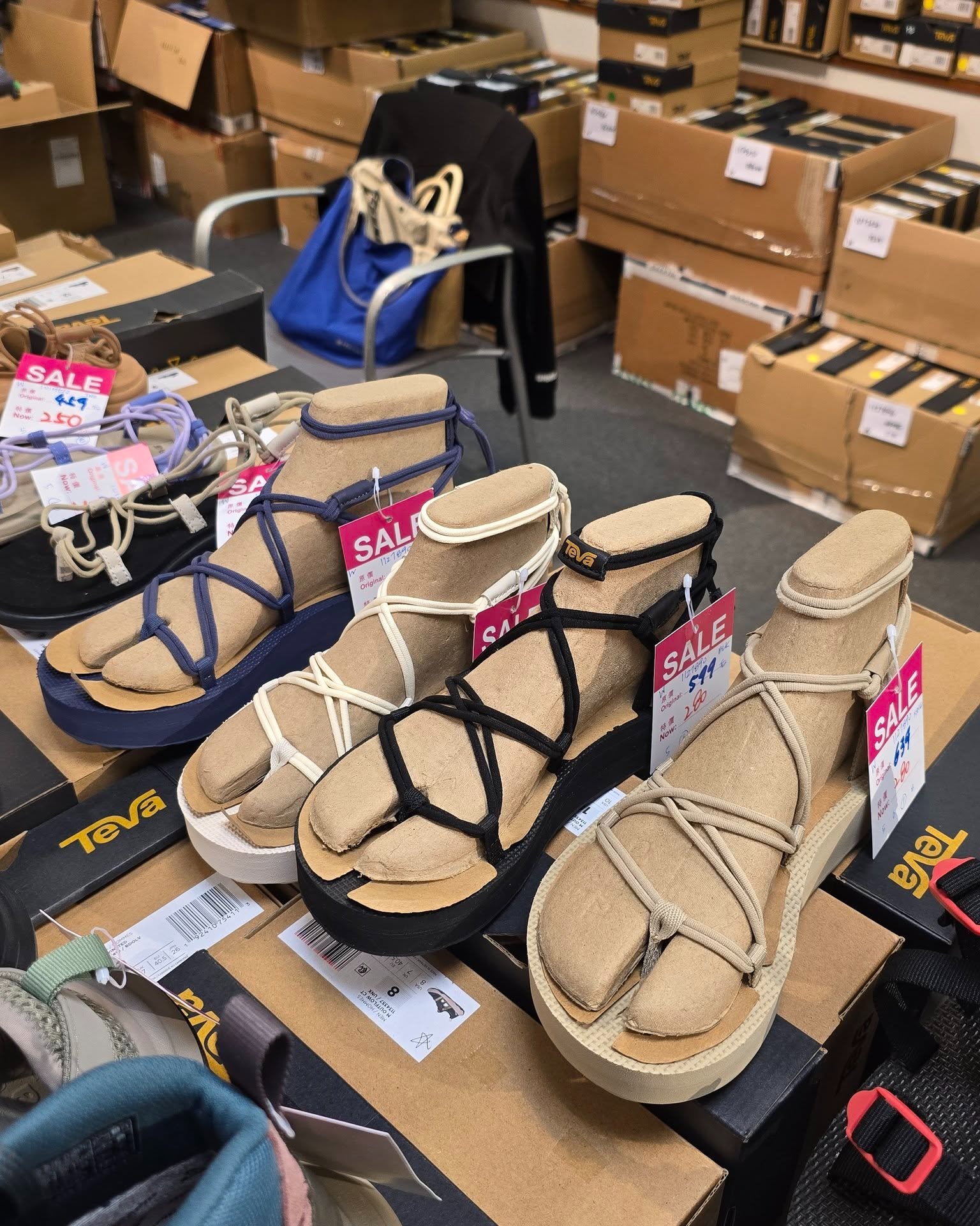 Harbour City Bazaar — Spend HK$500 or more on Crocs, Teva, or Rockport footwear and save HK$50.