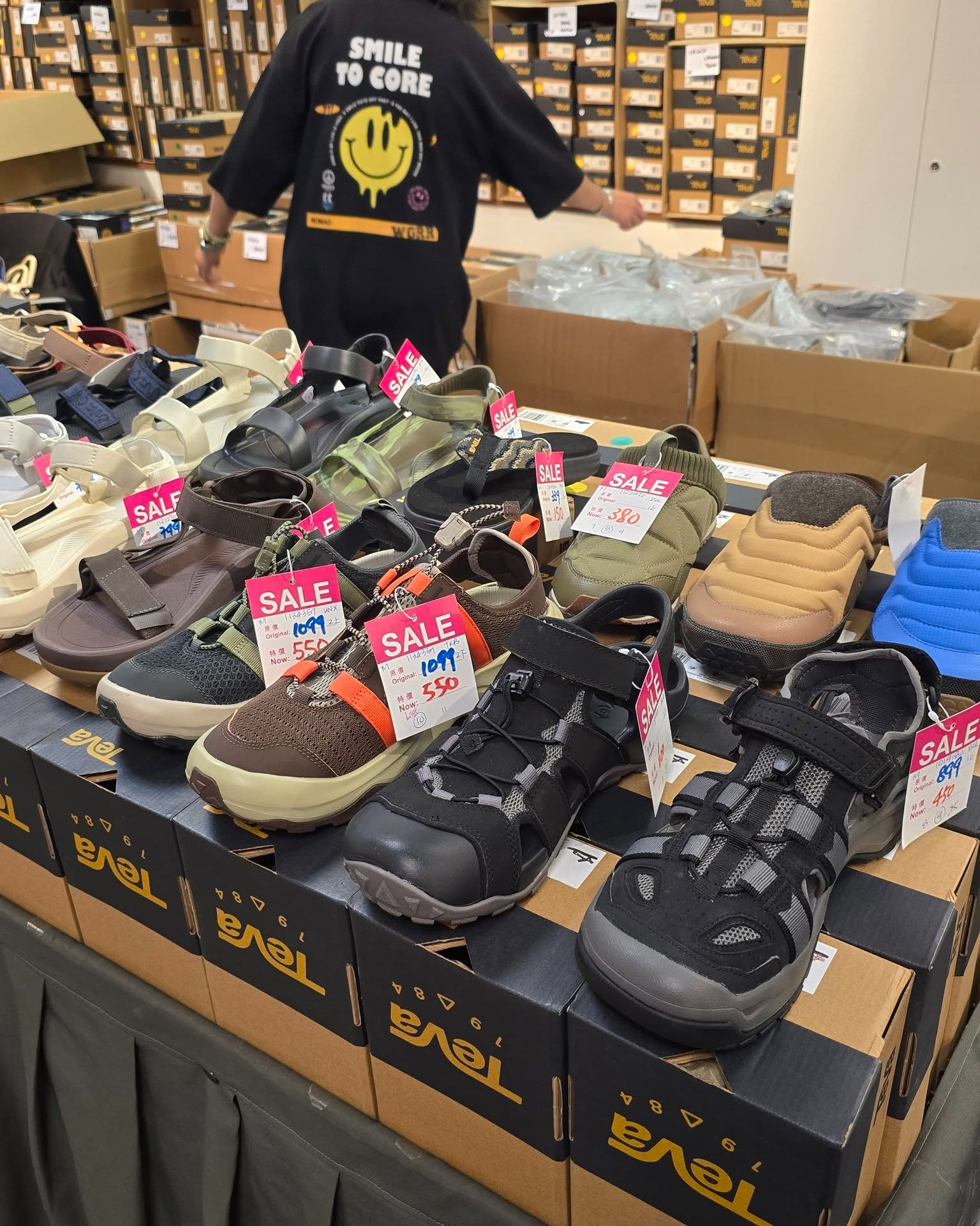Harbour City Bazaar — Spend HK$500 or more on Crocs, Teva, or Rockport footwear and save HK$50.