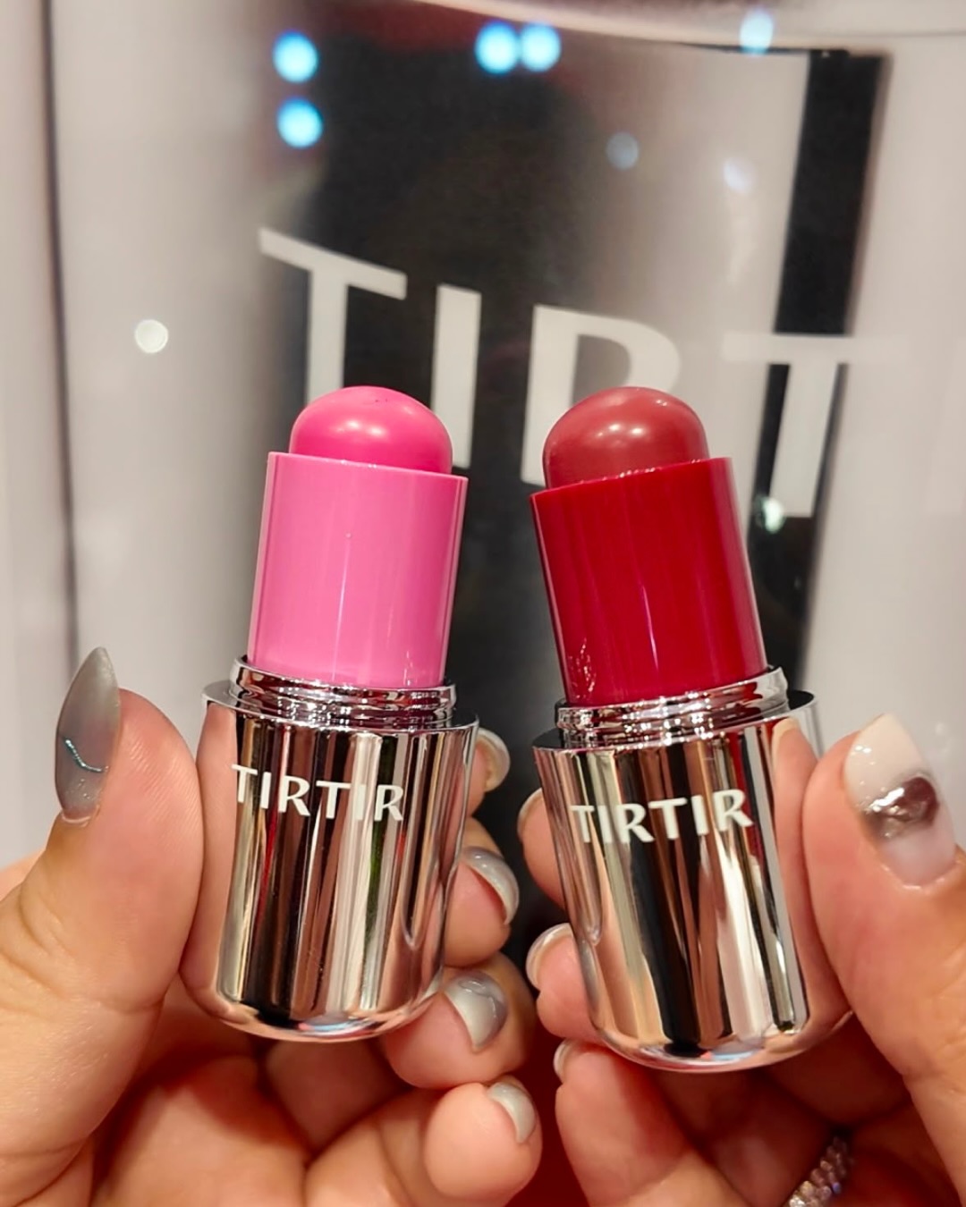 logon — TIRTIR pop-up event with free makeup consultation, free lip balm gift, and purchase incentives including free engraving and gifts with minimum spend.