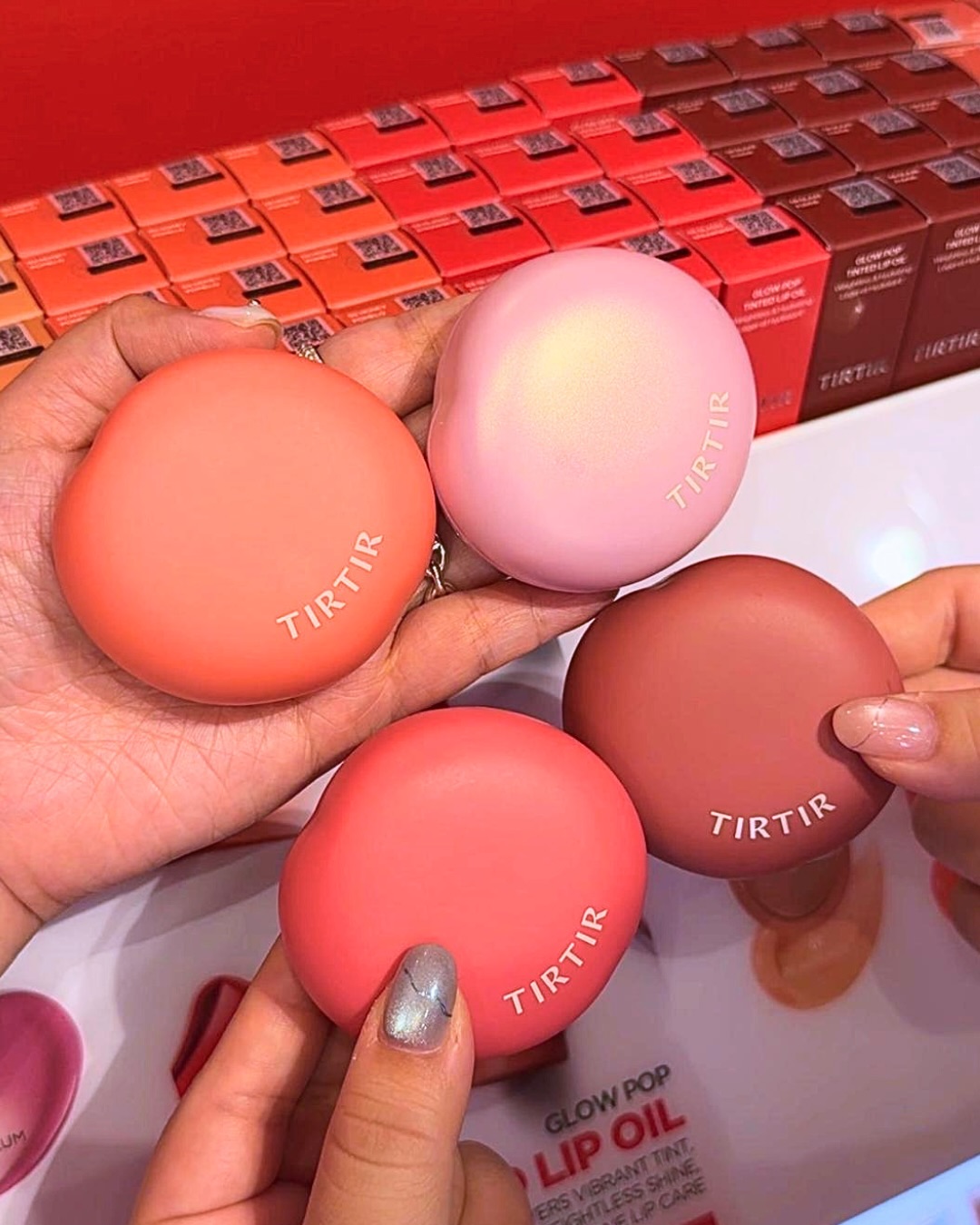 logon — TIRTIR pop-up event with free makeup consultation, free lip balm gift, and purchase incentives including free engraving and gifts with minimum spend.