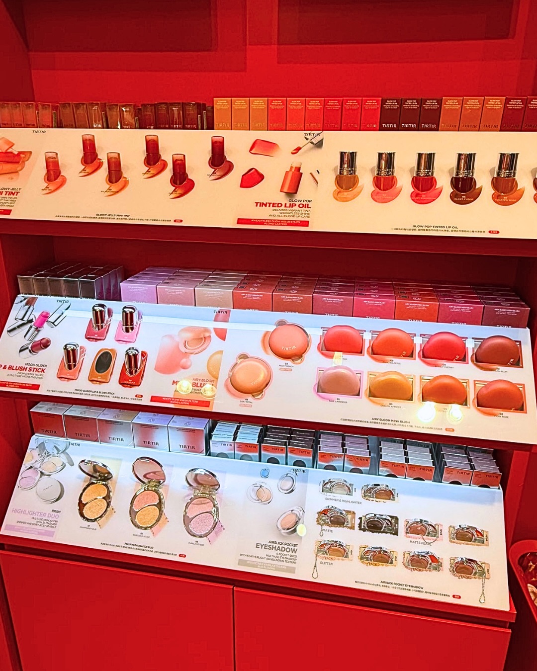 logon — TIRTIR pop-up event with free makeup consultation, free lip balm gift, and purchase incentives including free engraving and gifts with minimum spend.