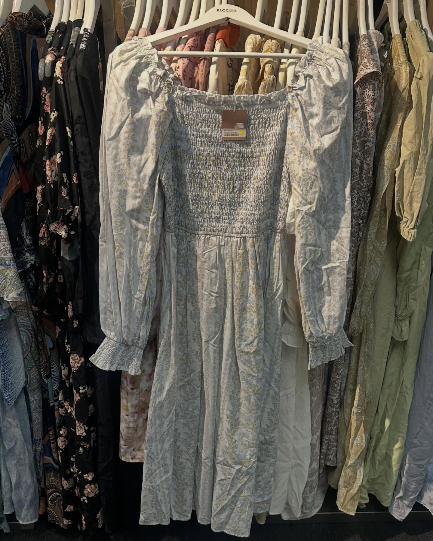 Times Square Bazaar — Sports and leisure wear sale with selected items up to 60% off. Featured items include women's clothing from $699, umbrellas at $139, scarves from 40% off, and men's/women's shoes from $299.