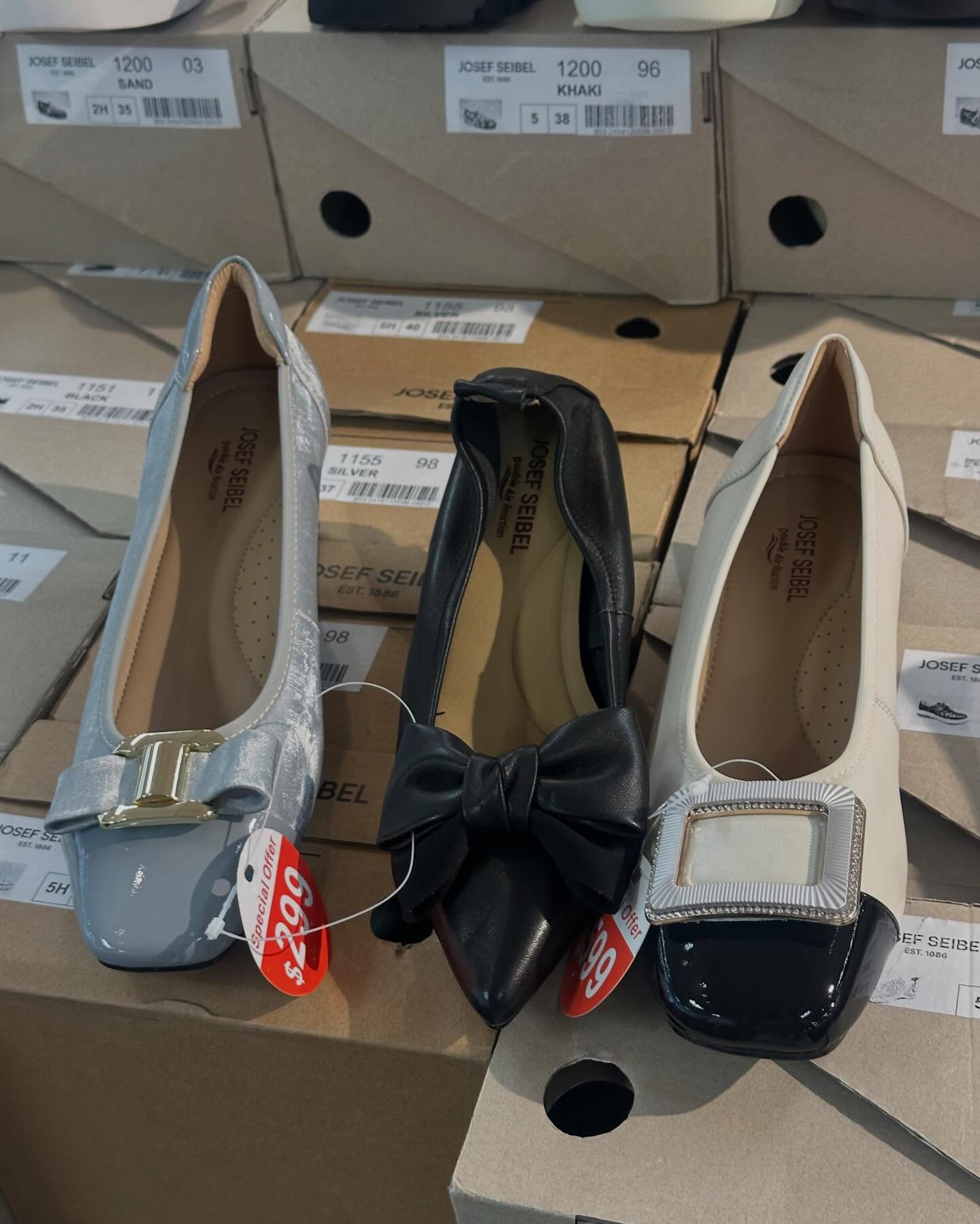 Times Square Bazaar — Sports and leisure wear sale with selected items up to 60% off. Featured items include women's clothing from $699, umbrellas at $139, scarves from 40% off, and men's/women's shoes from $299.