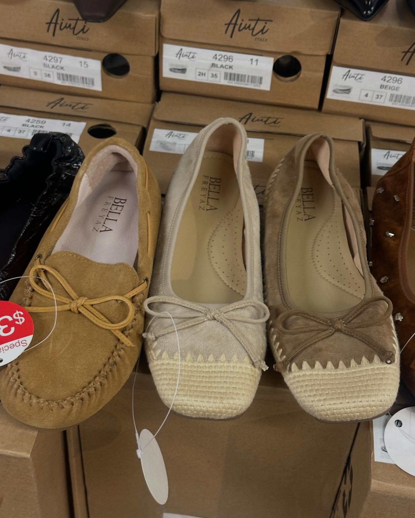 Times Square Bazaar — Sports and leisure wear sale with selected items up to 60% off. Featured items include women's clothing from $699, umbrellas at $139, scarves from 40% off, and men's/women's shoes from $299.