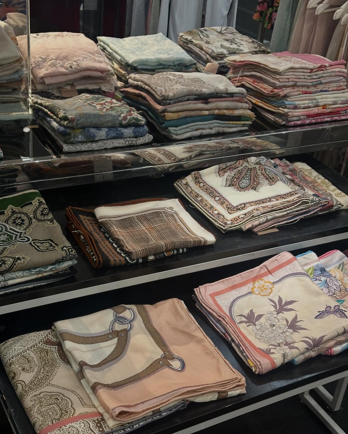 Times Square Bazaar — Sports and leisure wear sale with selected items up to 60% off. Featured items include women's clothing from $699, umbrellas at $139, scarves from 40% off, and men's/women's shoes from $299.