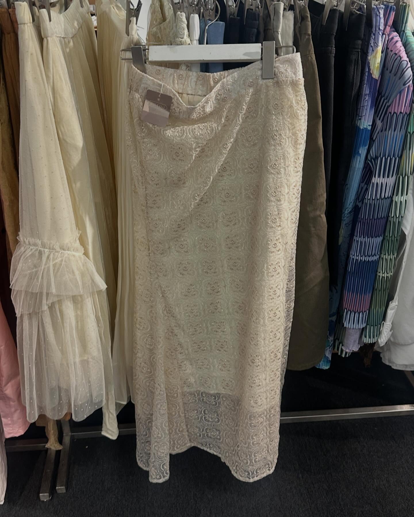 Times Square Bazaar — Sports and leisure wear sale with selected items up to 60% off. Featured items include women's clothing from $699, umbrellas at $139, scarves from 40% off, and men's/women's shoes from $299.
