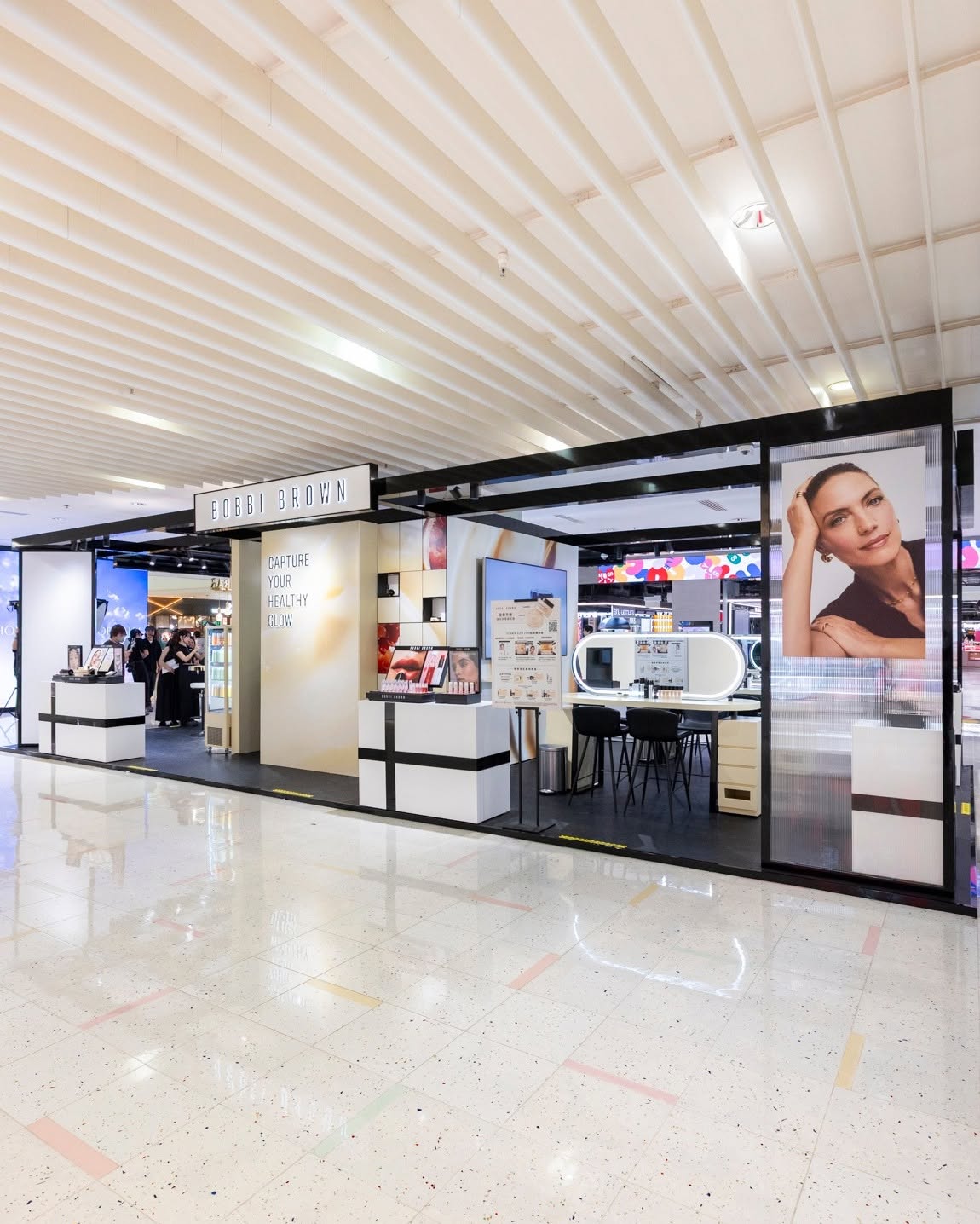 Harbour City — Attend the 24HR Vitamin Glow Roadshow for complimentary skin analysis, makeup tips from professionals, and a free trial pack with exclusive event privileges.