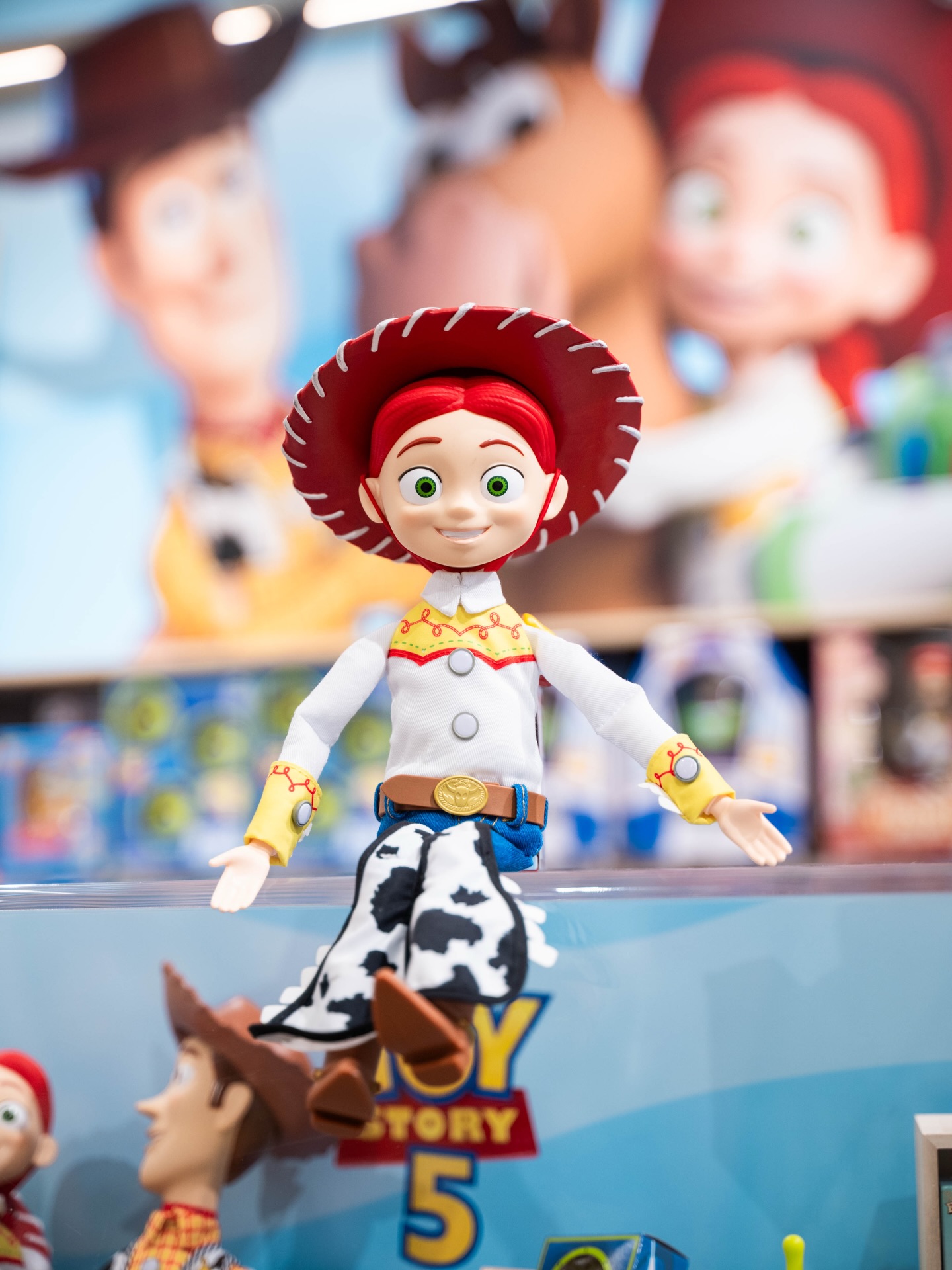 Harbour City — Present your Toy Story 5 Experience Guide at participating merchants to enjoy limited-time shopping privileges and exclusive discounts.