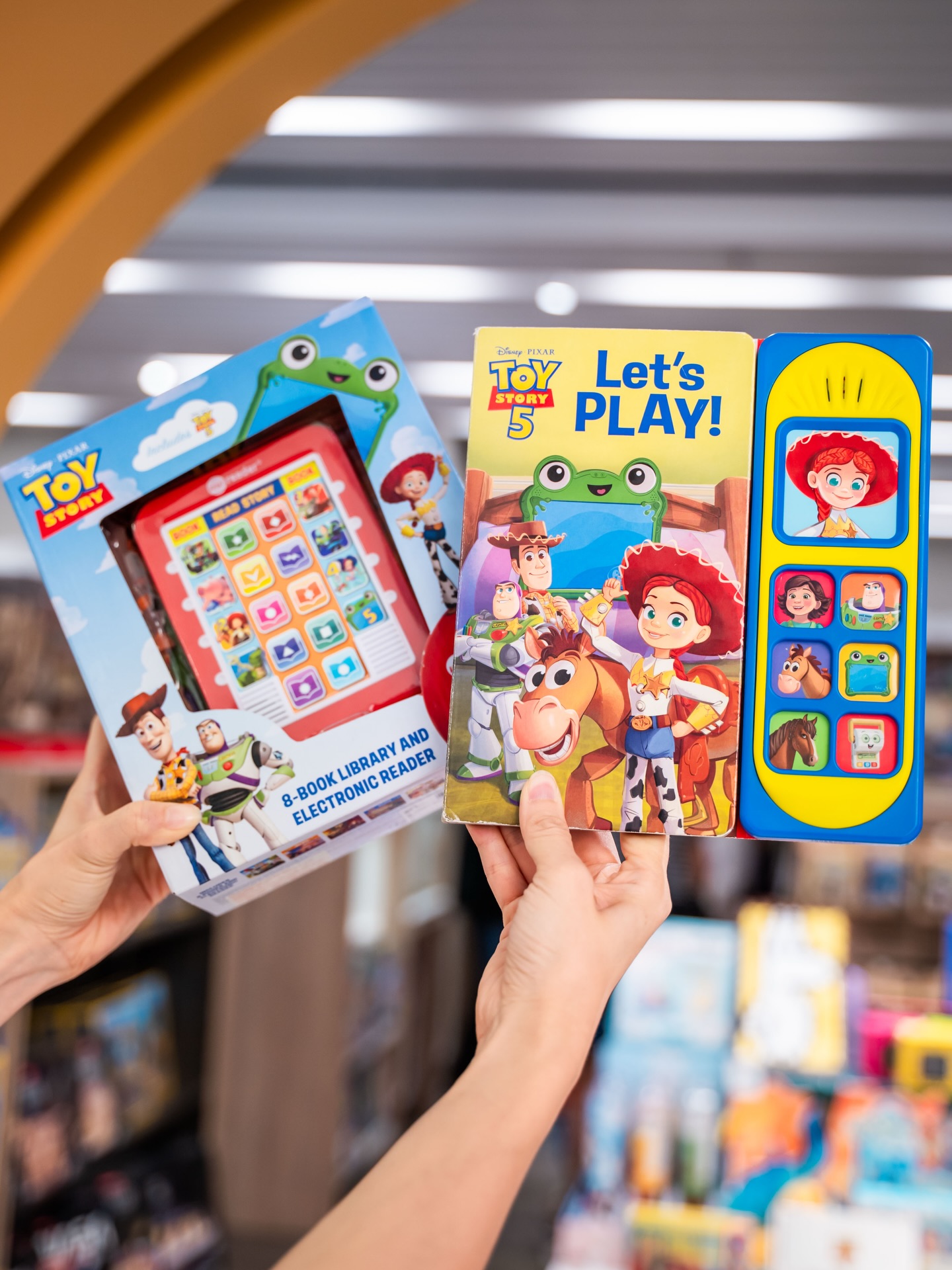 Harbour City — Present your Toy Story 5 Experience Guide at participating merchants to enjoy limited-time shopping privileges and exclusive discounts.