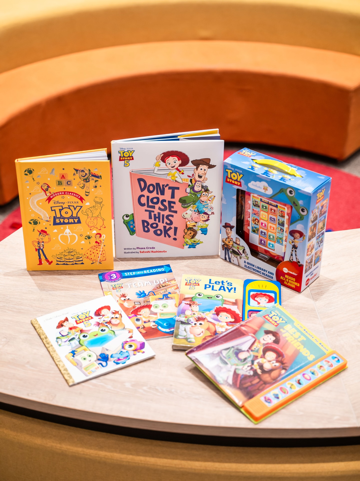 Harbour City — Present your Toy Story 5 Experience Guide at participating merchants to enjoy limited-time shopping privileges and exclusive discounts.