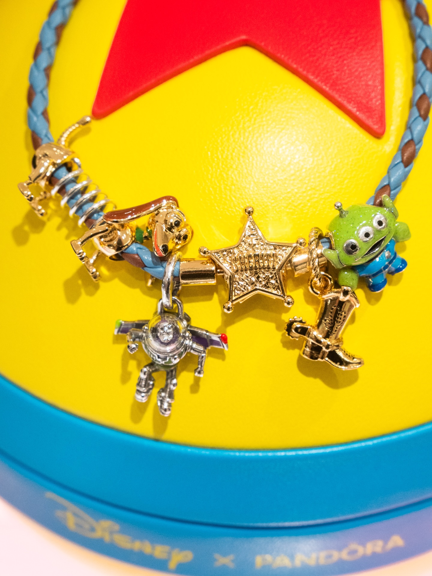 Harbour City — Present your Toy Story 5 Experience Guide at participating merchants to enjoy limited-time shopping privileges and exclusive discounts.