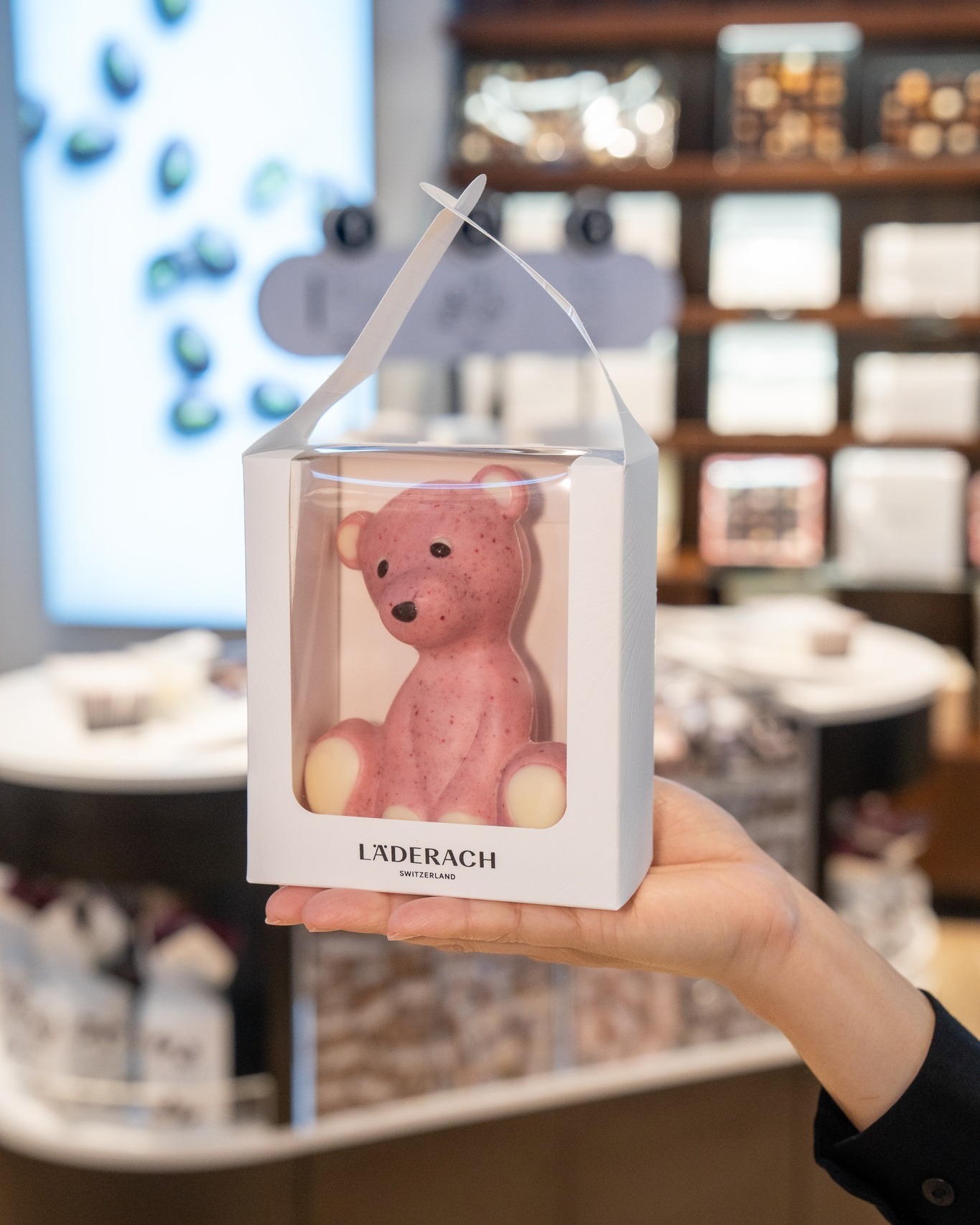 apm — Spend HK$800 at apm Läderach to receive a complimentary 4-piece handmade chocolate gift box. Valid until July 20.