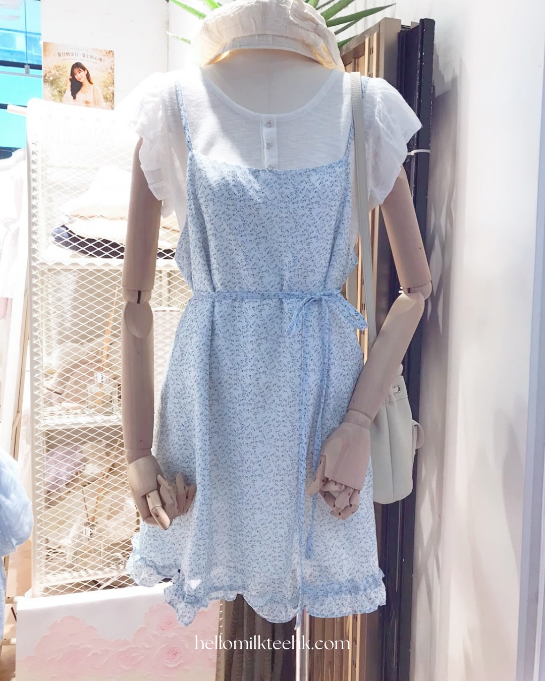 Hello Milk Tee — Buy multiple pieces for tiered discounts: 10% off 2pcs, 12% off 3pcs, 15% off 5pcs. Free shipping on HK$300+ orders.