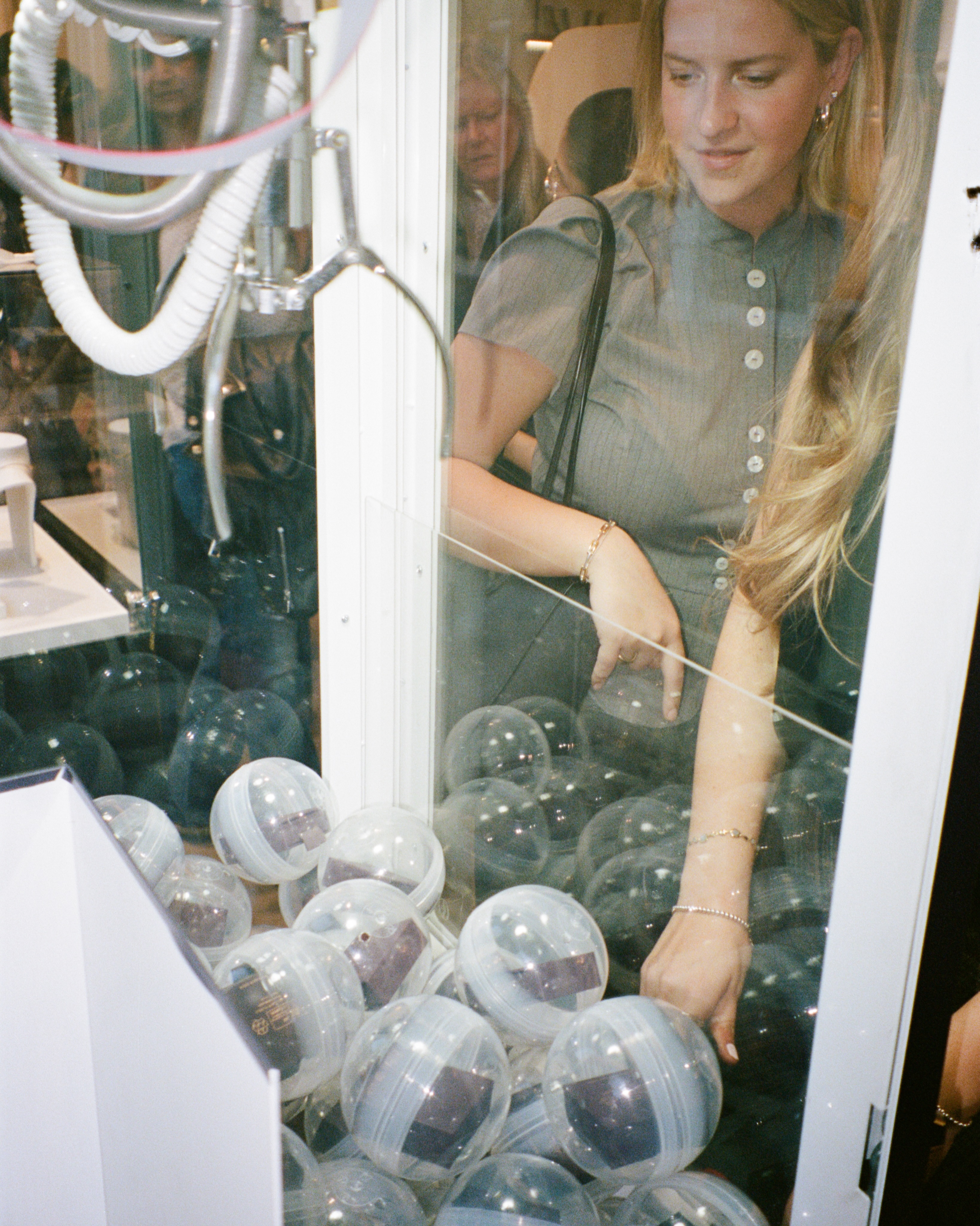 monica vinader — Visit claw machine at Soho New York and Fashion Island stores this weekend. Spend up to $250+ for a chance to win prizes including Signature Link Diamond Slim Bangle.