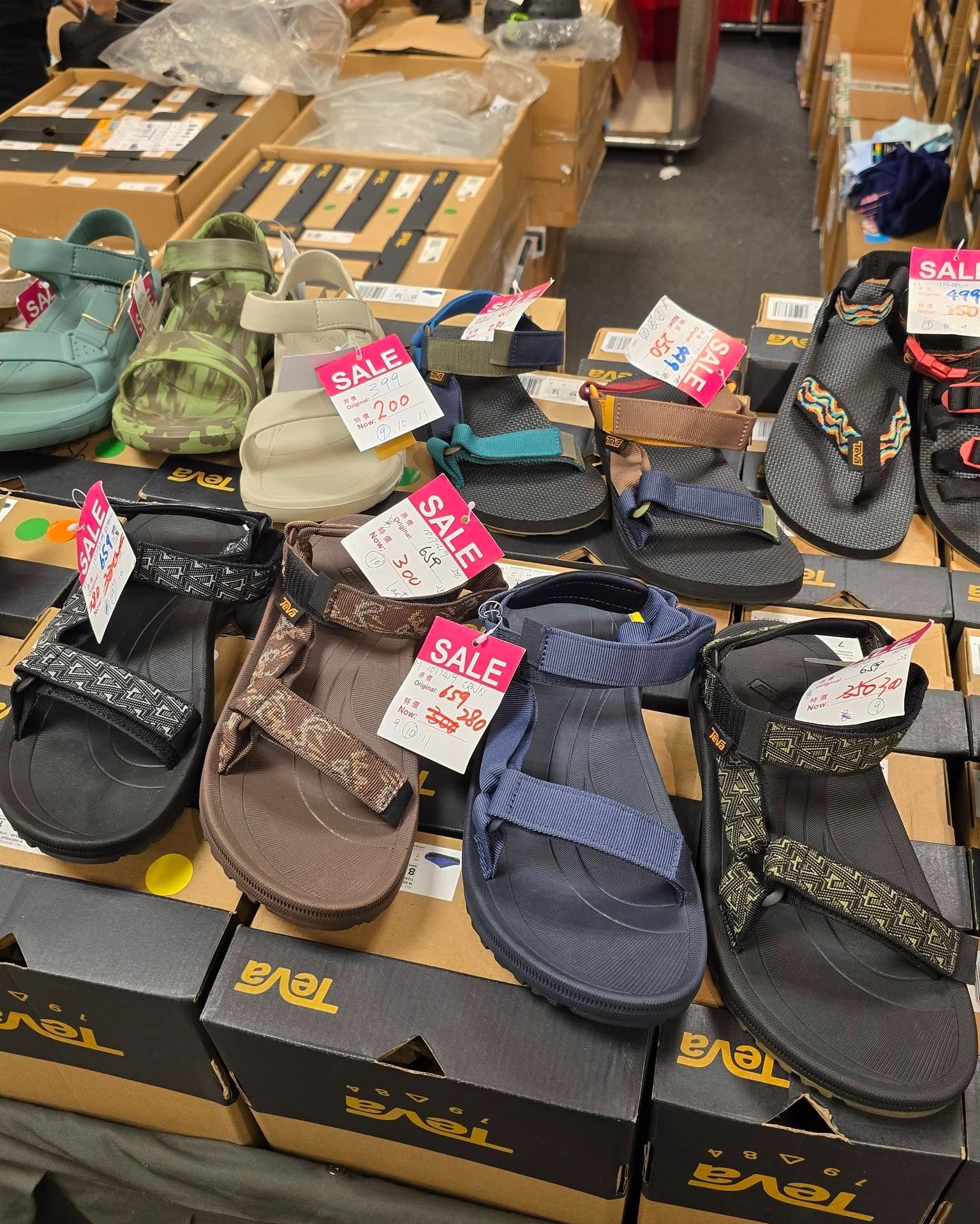Harbour City Bazaar — Spend HK$500 on branded shoes (Crocs, Teva, Rockport, UGG) and get HK$50 off.
