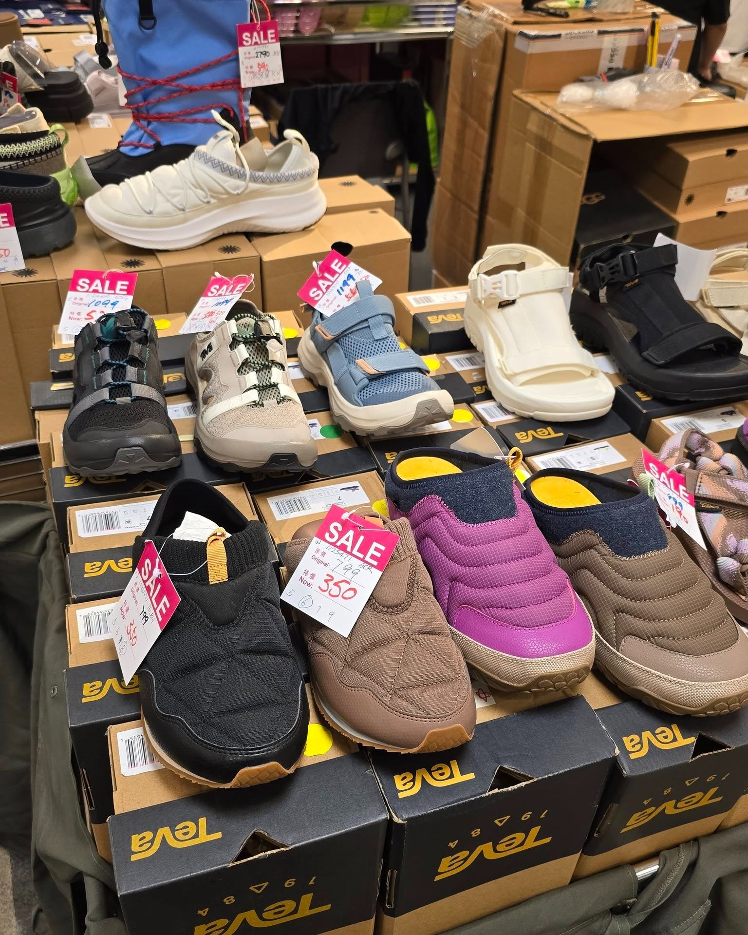 Harbour City Bazaar — Spend HK$500 on branded shoes (Crocs, Teva, Rockport, UGG) and get HK$50 off.