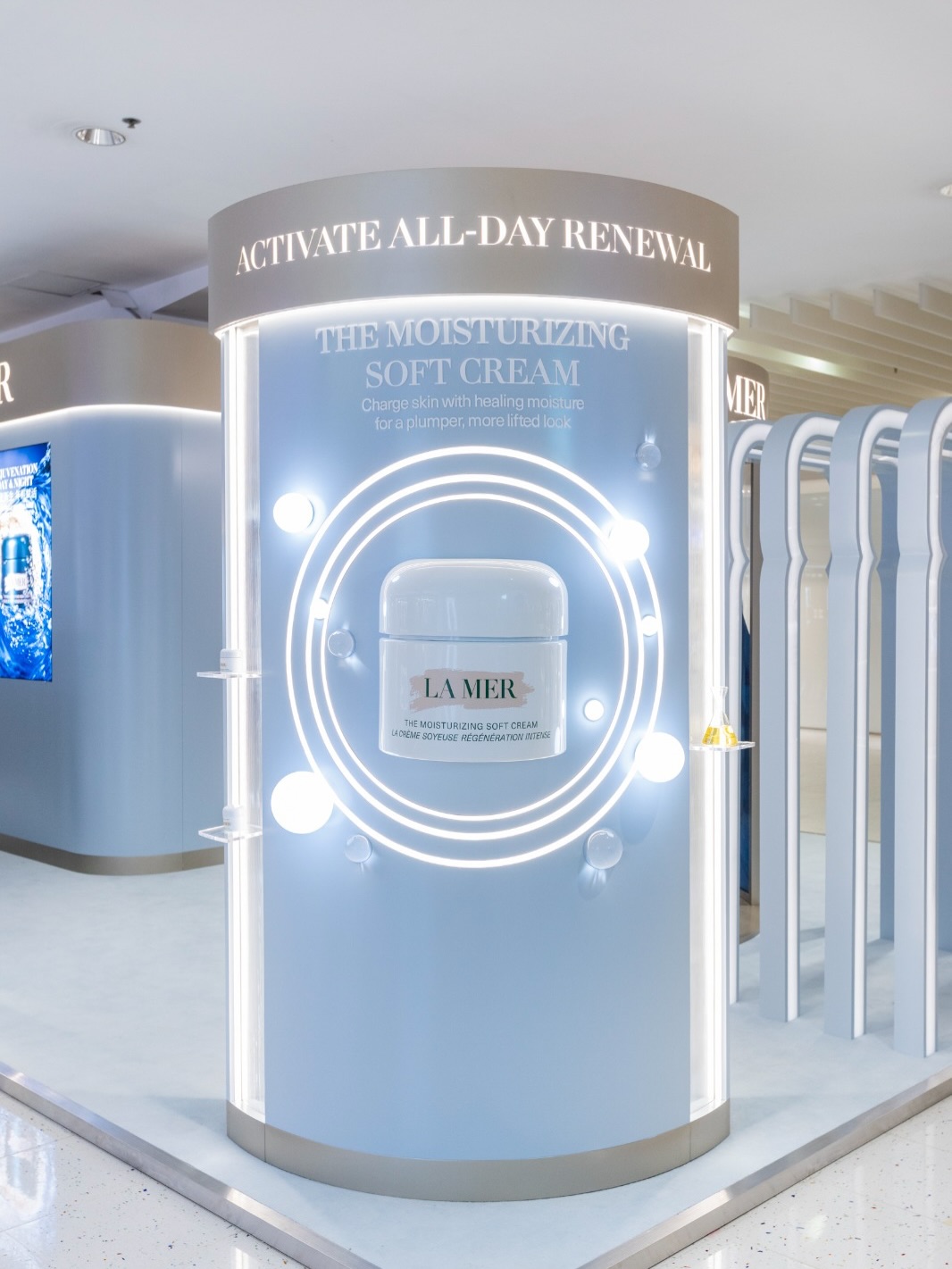 Complimentary moisturizer trial set upon completing the interactive pop-up experience. Exclusive smoothies available on site.