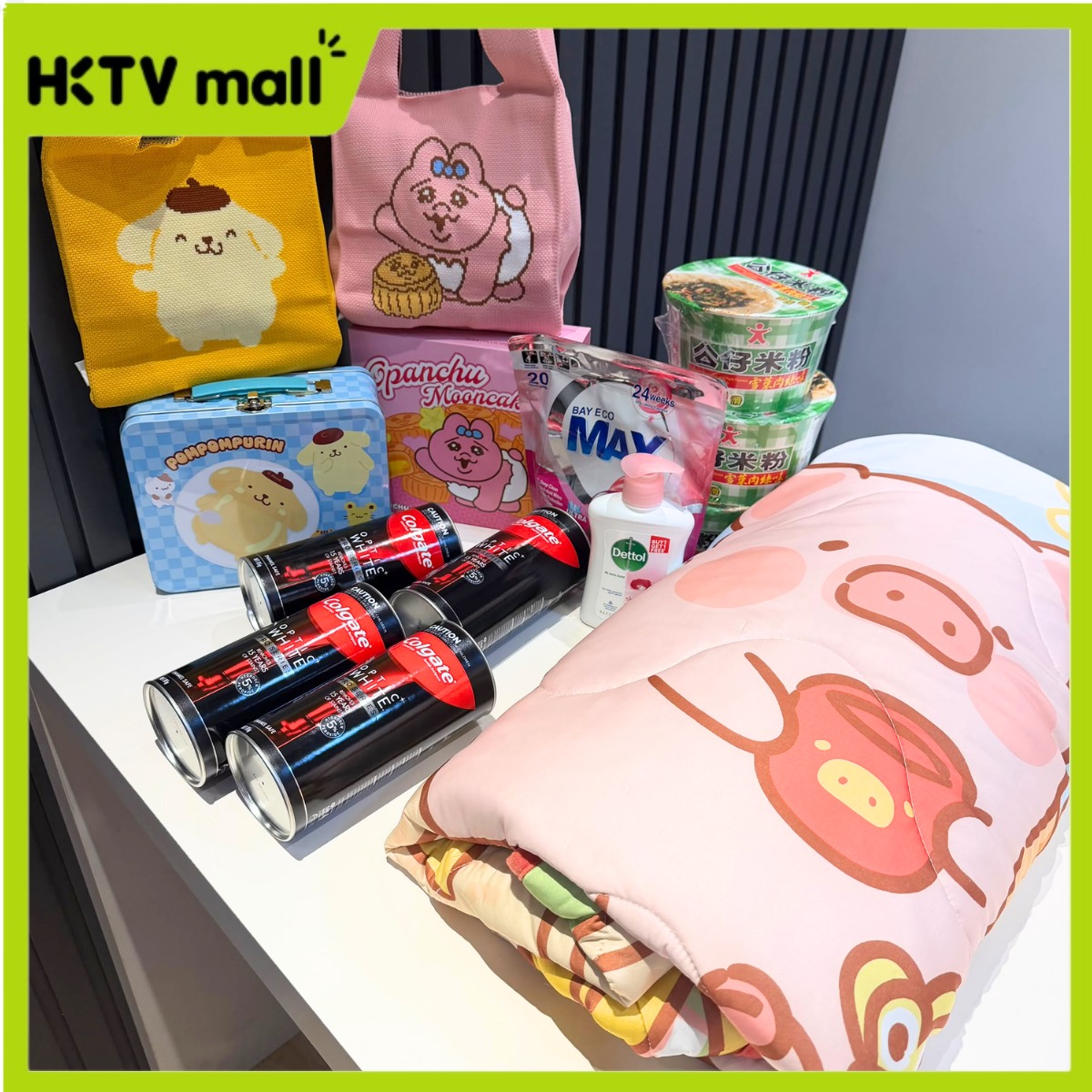 Buy 4 Colgate toothpastes and receive a gift bundle worth HK$759.3 including mooncakes, cooling blanket, and household items.